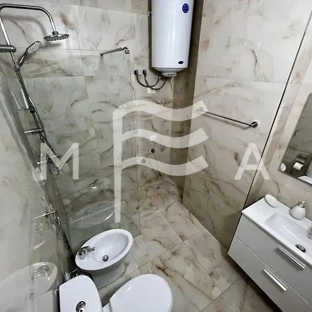 705 * Kryemëdhej